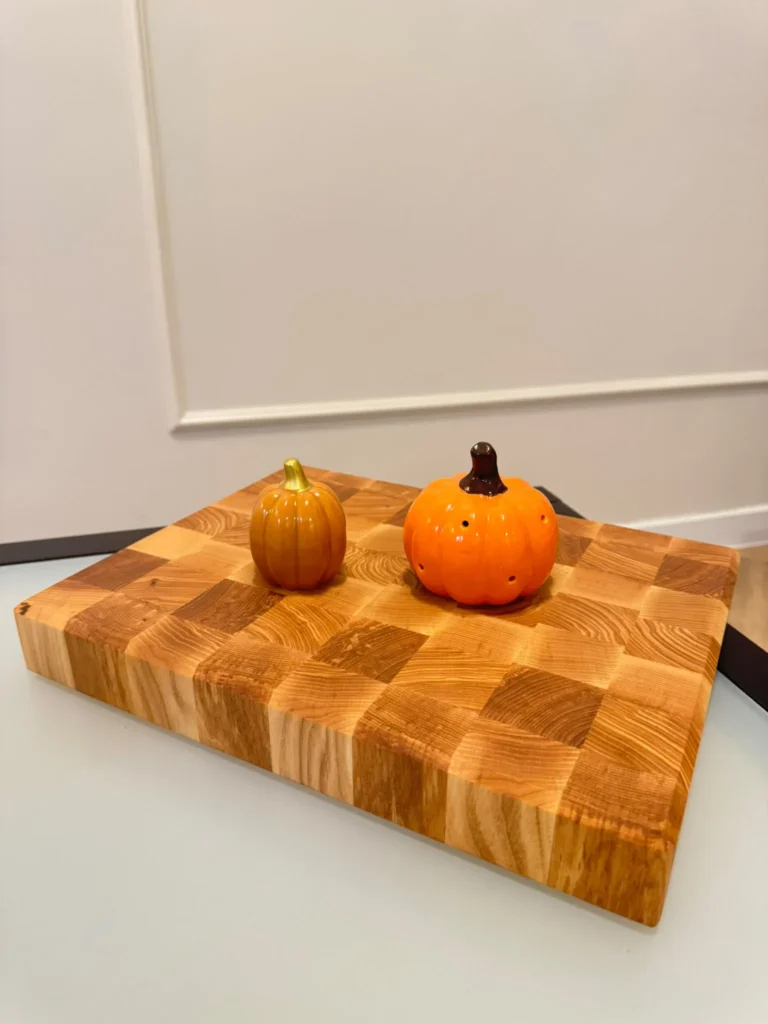 Deska do krojenia na blacie z ceramicznymi dyniami